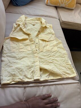 Women’s Yellow Seersucker Button-Front Sleeveless Blouse